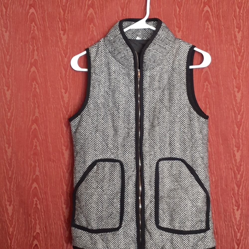 BOUTIQUE ONLY WOMEN'S BLACK AND WHITE WOMEN'S VEST SIZE S